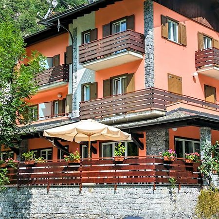 Hotel Ristorante Sasso Remenno Val Masino Exterior foto